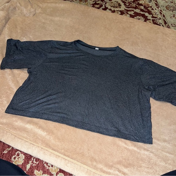 Lululemon crop Athletic Shirt - Picture 2 of 6
